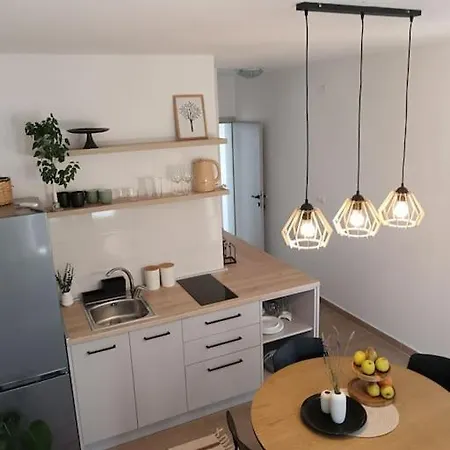 Nikola Apartment *